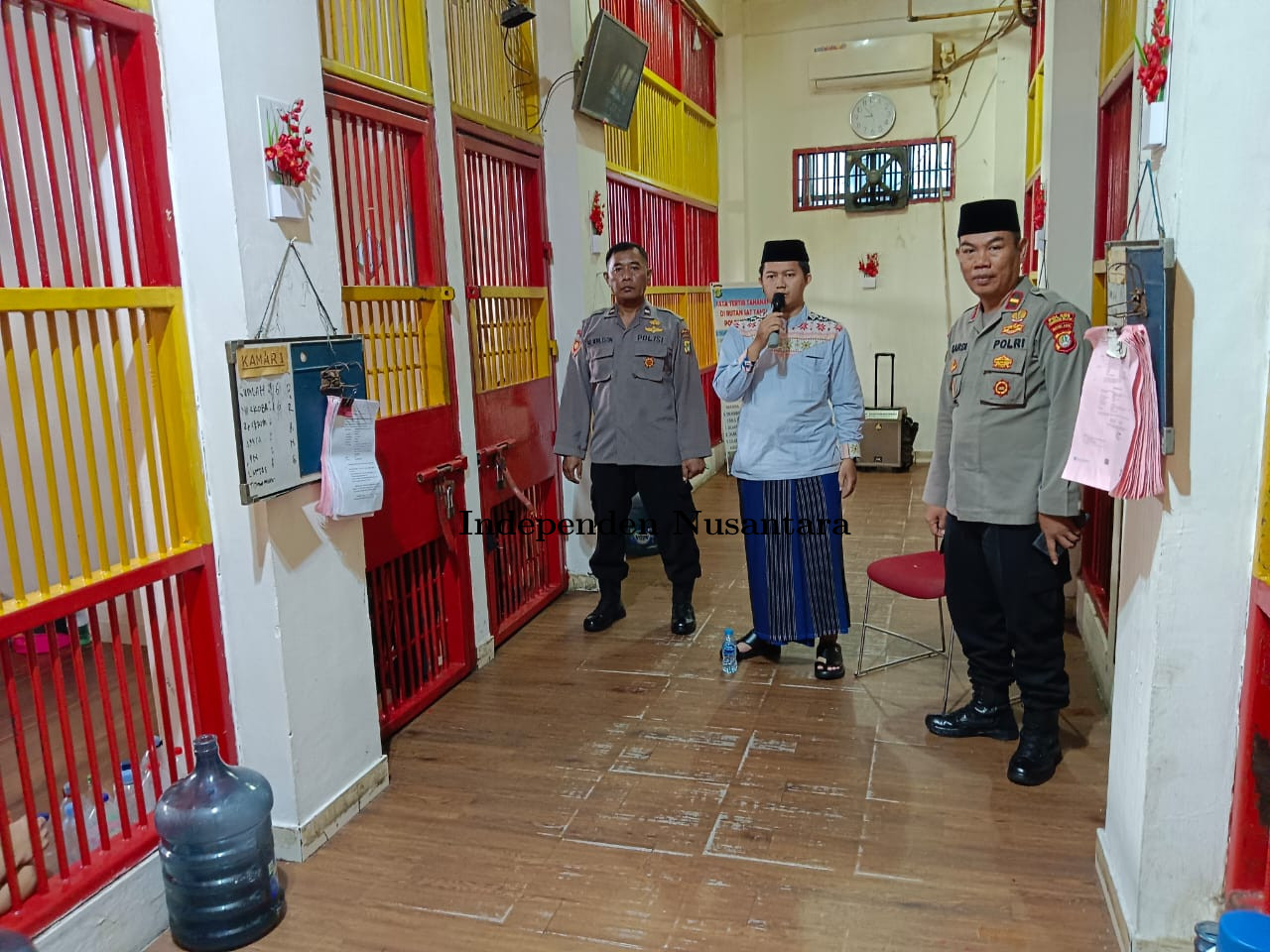 Kasat Tahti Polres Tangerang Selatan Pimpin Kegiatan Binrohtal untuk Tahanan