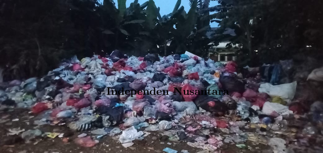 Sampah Menggunung di Lembang Ciledug, Ketua RT: Ente Gak Tau Apa apa
